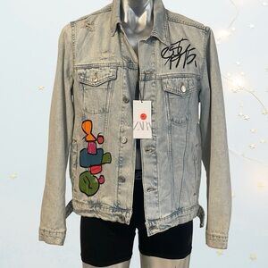 Zara Light Gray Denim Jacket w. Vibrant Designs -size M -NWT